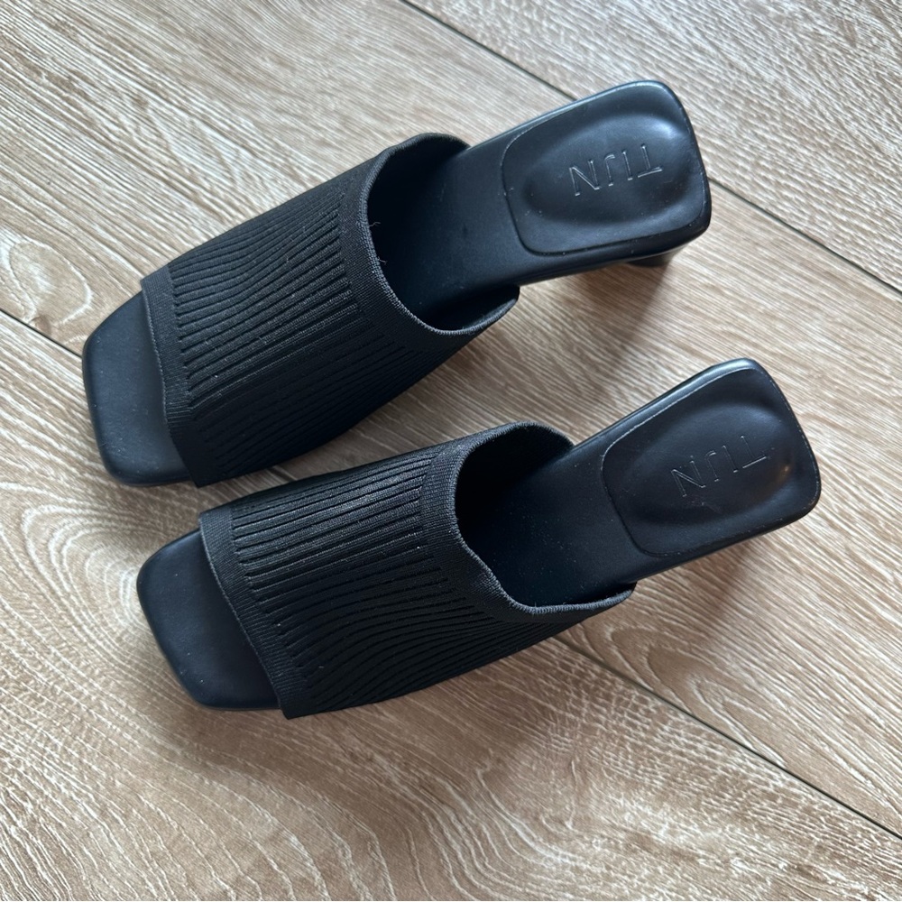 Billini Black Sandals with Chunky Outsole